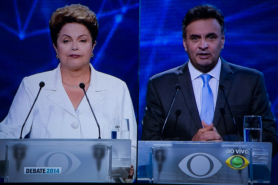 Dilma e Aécio no primeiro debate do segundo turno  (Foto: Ramiro Furquim/Sul21)