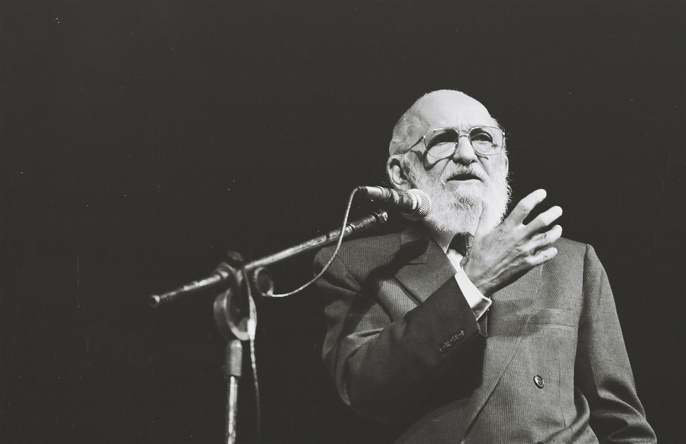 Paulo Freire anuncia sua saída da Secretaria Municipal de Educação, no Teatro Municipal de São Paulo. 27/05/1991