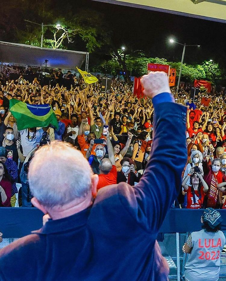 o ex-presidente Lula falou sobre melhorias na educação, com um discurso motivador