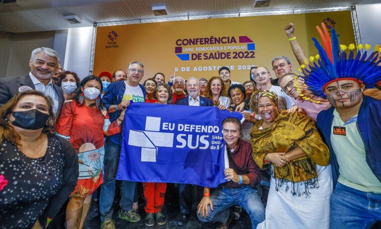 Durante conferência, o ex-presidente Lula se comprometeu a promover melhorias na Saúde