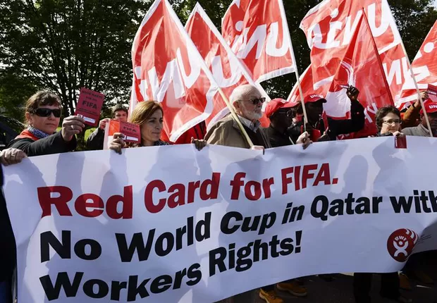 Protestos contra Copa do Mundo de futebol no Catar e a violação de direitos humanos e discriminação.