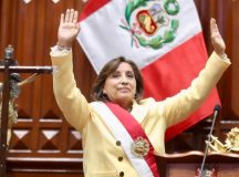 Dina Boluarte (foto) atuava como vice-presidente do país desde 28 de junho de 2021, quando foi eleita na chapa de Pedro Castillo.