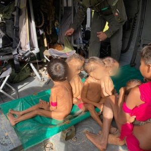 Crianças Yanomami resgatadas
